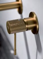 Grifo monomando empotrado oro cepillado LINE Imex - Imagen 4