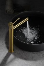 Grifo monomando lavabo caño alto oro cepillado LINE Imex - Imagen 5